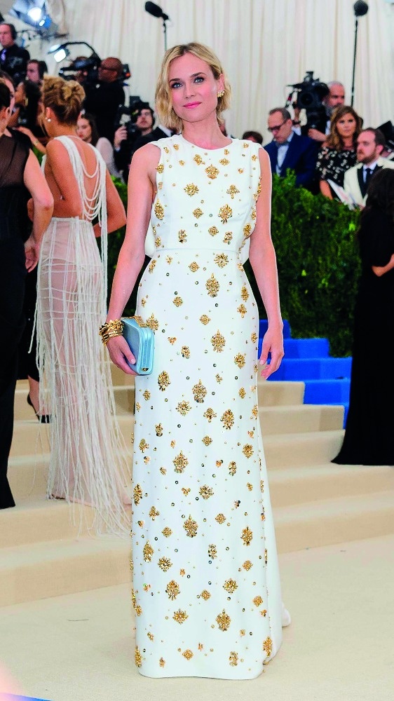 ديان كروغر في فستان من Prada