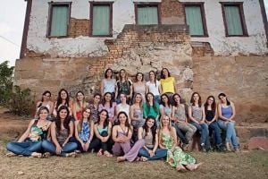 نداء عاجل - مطلوب عرسان لـ"قرية نسائية".. إليكم التفاصيل!!