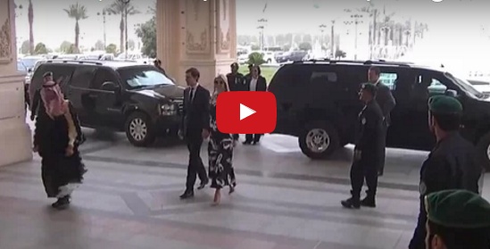 بالفيديو - سعودي يطلب من الملك سلمان أن يزوجه إيفانكا ترامب خلال استضافة والدها