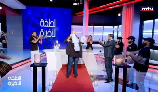 بالفيديو - مفاجأة من مذيع لبناني لحبيبته على الهواء.. شاهدوا ماذا فعل وكيف عرض عليها الزواج!