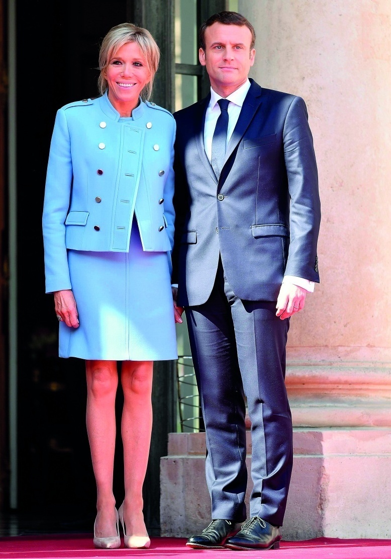 في حفل تنصيب ماكرون رئيساً: أناقة متواضعة لـبريجيت