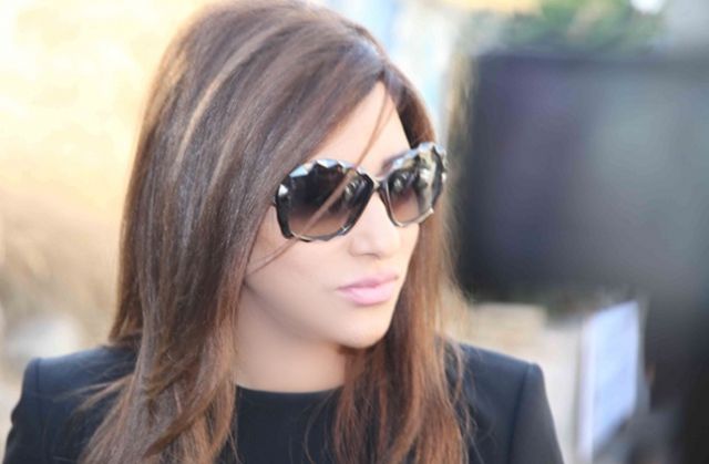 بالفيديو - نجوى كرم تغصّ وتبكي مباشرةً على الهواء.. ماذا حصل؟