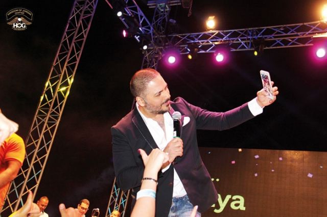  سيلفي مع الحضور
