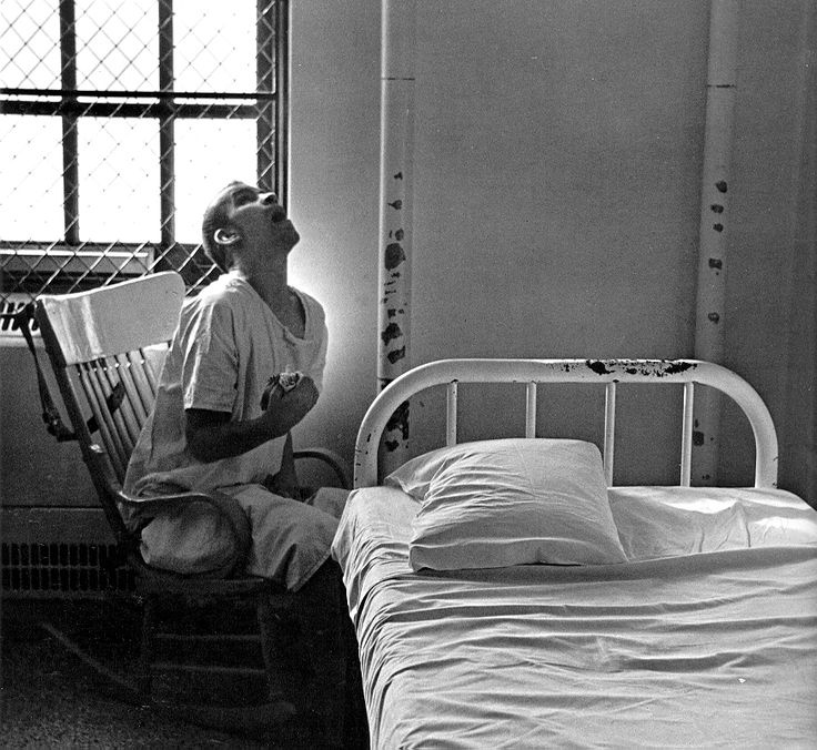 بالصور - الممثل العربي الشهير الذي ادخله حاكم بلاده مستشفى المجانين!