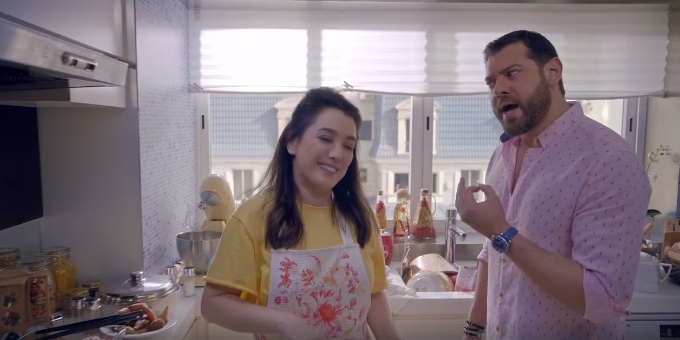 بالفيديو - شيرين تتبضع بالجلابية الشعبية وكندة علوش تجبر عمرو يوسف على غسيل الأطباق.. وتامر حسني يطهو