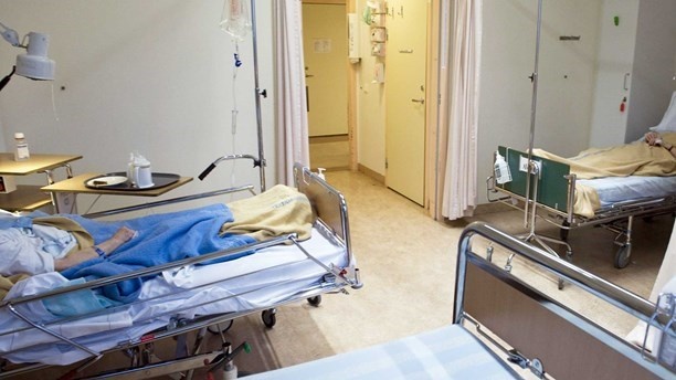 فنان مصري شهير يصاب بجلطة.. وهذا وضعه الصحي الآن