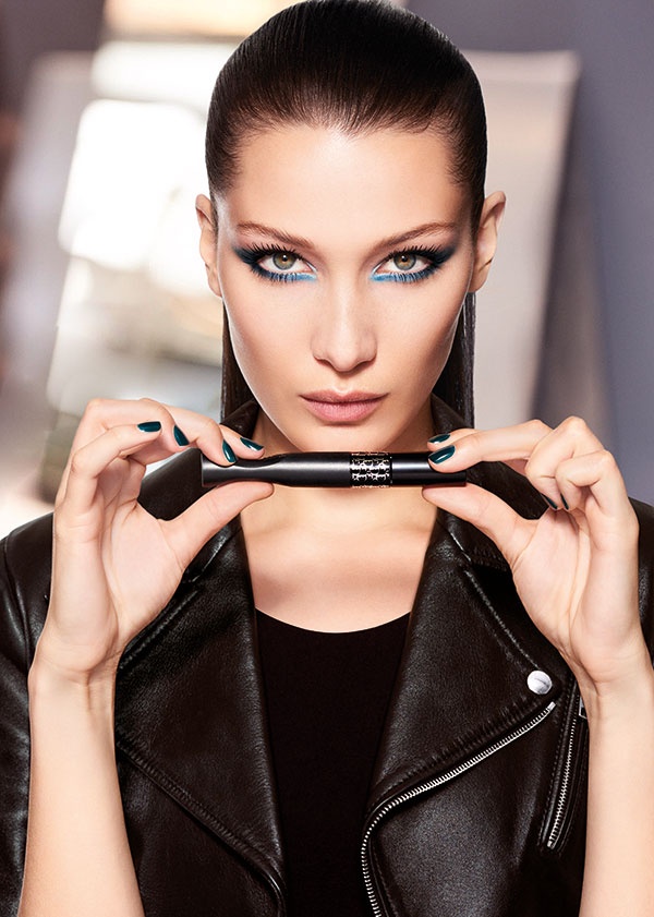 لرموش كثيفة على طريقة بيللا حديد Diorshow Pump’ N’ Volume Mascara 
Bella
Hadid