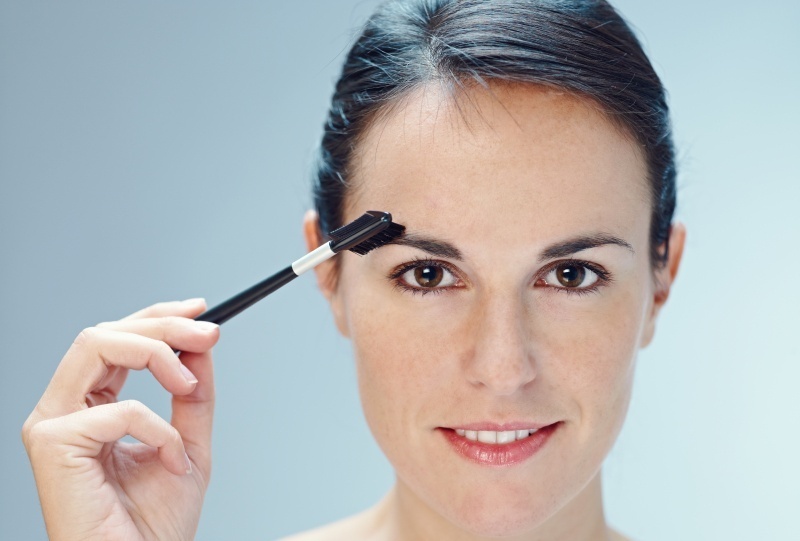 هذا الفيديو حقق أكثر من مليون مشاهدة - إليك أكثر طرق رسم الحواجب غرابة وسهلة...  استوحي منه لإطلالتك الرمضانية