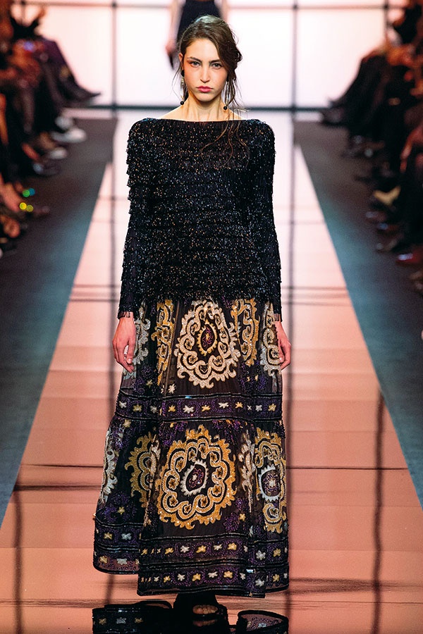 تحبين الترف؟ هذه أجمل إطلالة من منصة أرماني