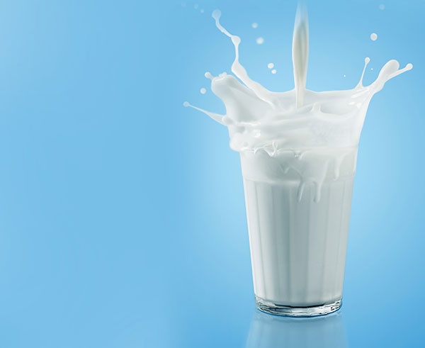 في اليوم العالمي للحليب... نصيحة ذهبية لتحصلي على كل منافعه