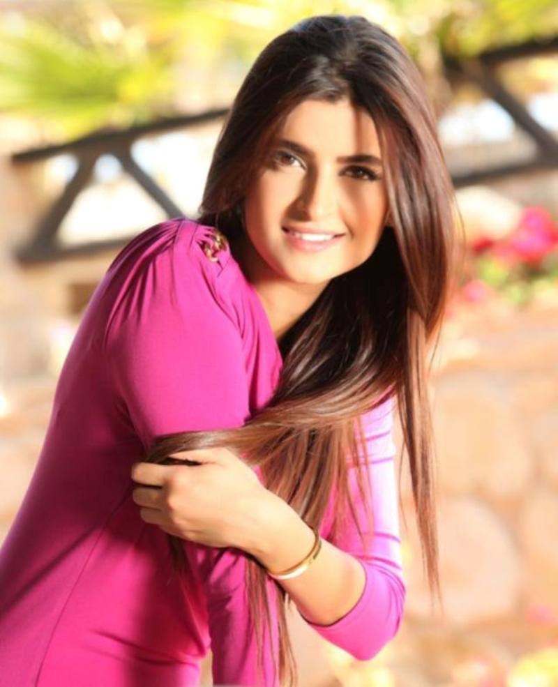 بالصورة والفيديو - في أوّل تعليق على حلقتها مع رامز جلال... علا الفارس «تبهدلت» و«روحك شريرة»