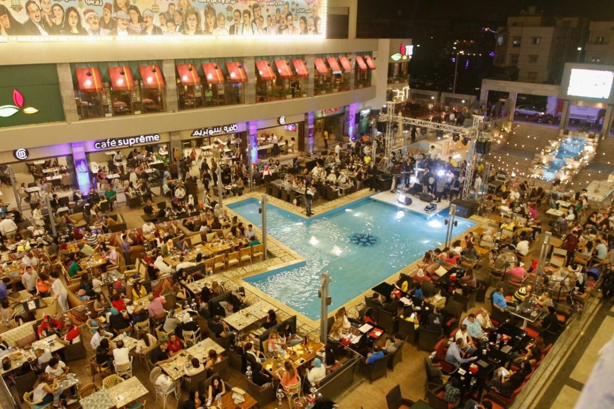 بالصور- عايدة الأيوبي تعود للغناء بالحجاب.. كيف تغير شكلها؟