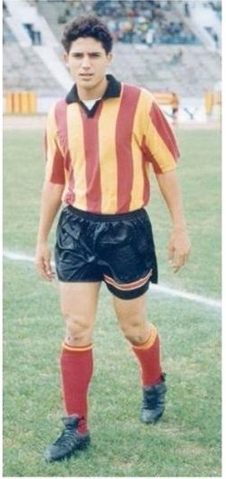 بالصورة - هذا الفتى الرياضي أصبح نجماً عربياً وسيماً.. خمنوا من هو؟