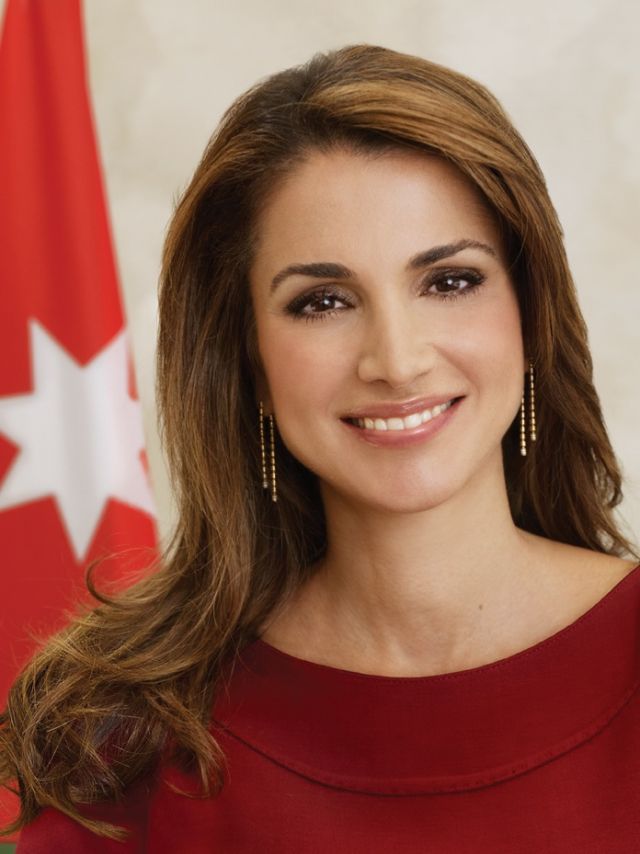 بالصور - أجمل 10 إطلالات فخمة للملكة رانيا... اعتمديها في رمضان!!