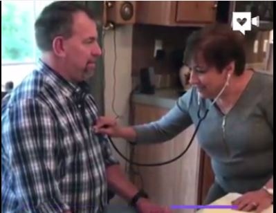 فيديو مؤثر - بعد وفاته.. أم تسمع صوت ضربات قلب ابنها!