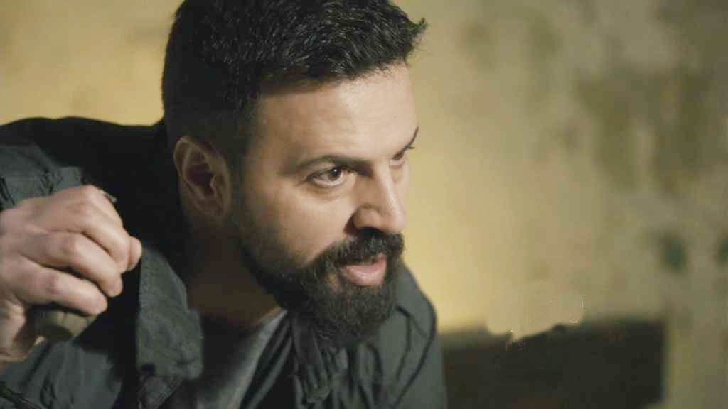 بالصور - كوميديان لبناني يتهكم على أسماء تيم حسن وزياد برجي في 