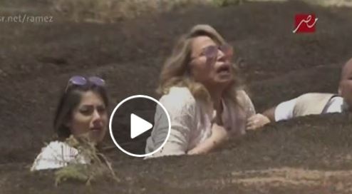 بالفيديو - ايناس الدغيدي تطرح رامز جلال أرضاً وتضربه بعنف.. وردّ فعلها هستيري!!