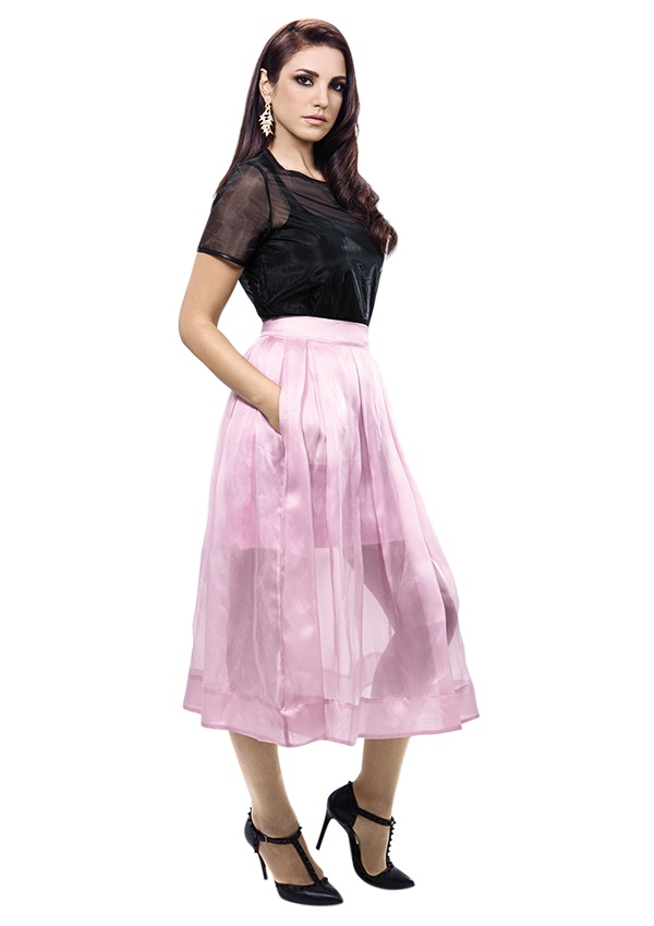 «لها» تكشف أسرار الوسط الفني في أسبوع: مسامحة وأزمة صحية وتصريحات ناريّة