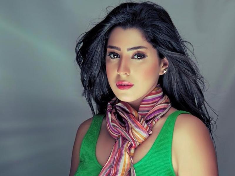 آيتن عامر تشتم زملائها الفنانين.. ما القصة؟