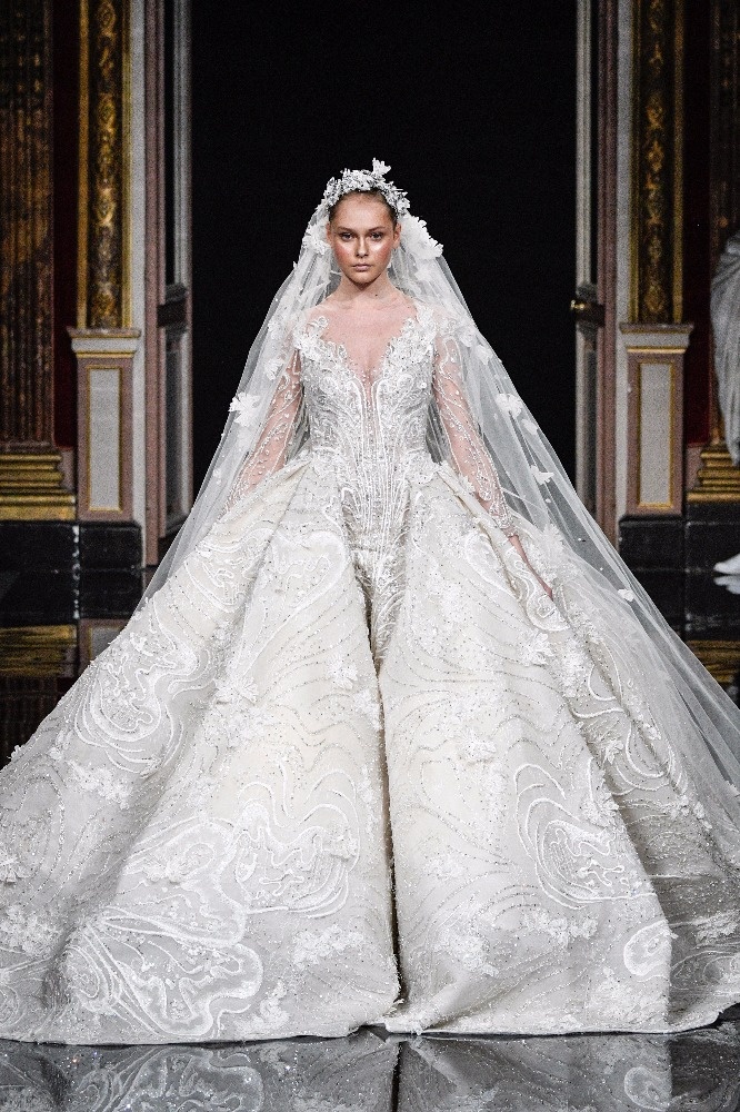 بالصور- أجمل فساتين الأعراس الملكية لزفاف العمر