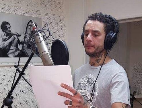 بالصور- شاهدوا كيف يقضي أحمد الفيشاوي شهر رمضان