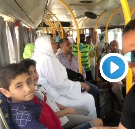 بالفيديو - نجم لبناني بين الركاب في باص شعبي في مصر.. إليكم التفاصيل