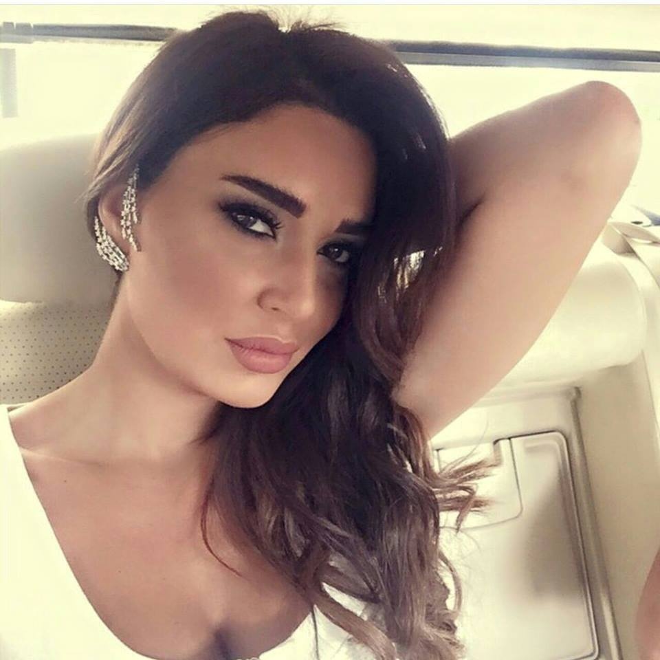 صور نادرة من زفاف سيرين عبد النور مع وصيفاتها الكثيرات... هل تغيرت ومن حضره من النجوم؟!