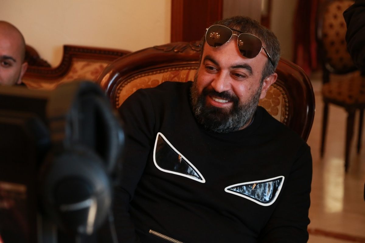 المخرج أسامة الحمد يستهزئ بالأرقام المنشورة عن نسب المشاهدات... ويكشف التلاعب!