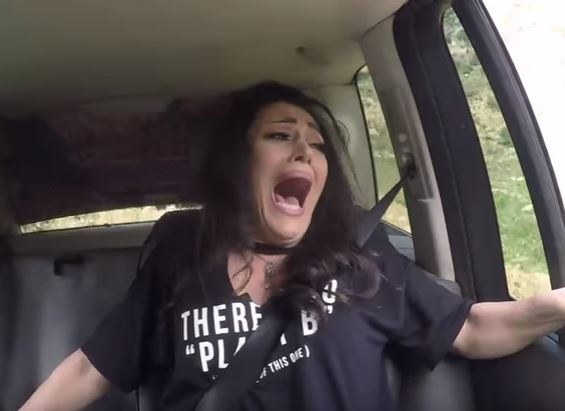 بالفيديو - مايا نصري تصرخ لوالدتها في 