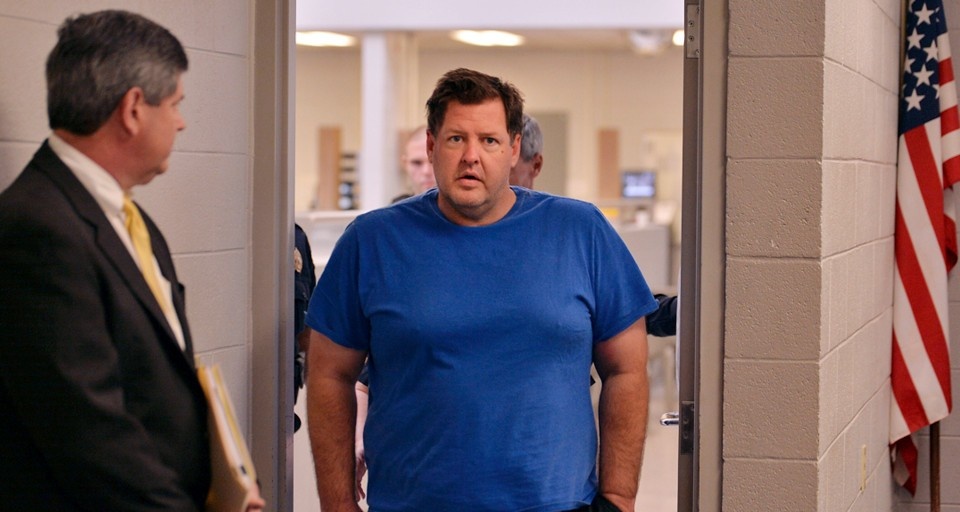 فيديو مروّع - قيّد عنقها بالسلاسل قبل اغتصابها... وما فعله بأشخاص آخرين أكثر فظاعة