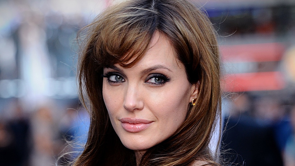 إكتشفوا الهدية التي أسعدت أولاد أنجلينا جولي أكثر من المنزل الفخم... لن تصدّقوا بساطتها