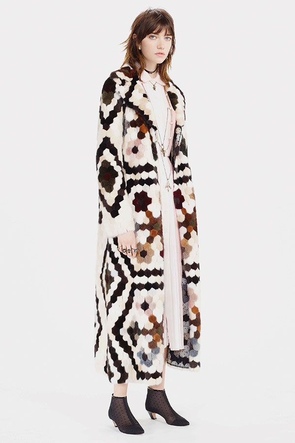 مجموعة ما قبل الخريف من DIOR 2017
أسلوب شخصي حافل بالتفاصيل