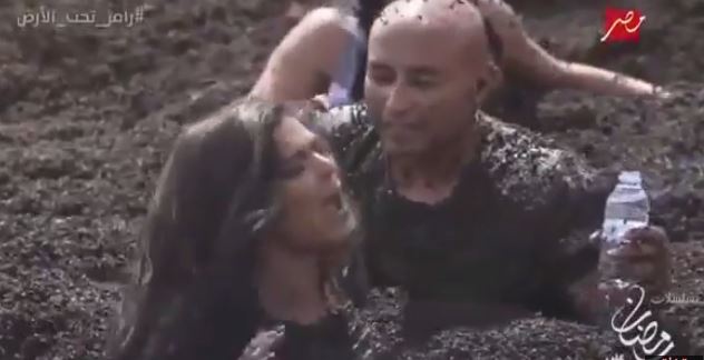 بالفيديو - ثبات وقوة ناهد السباعي يصدم الجمهور وتضرب رامز جلال بشكل هستيري