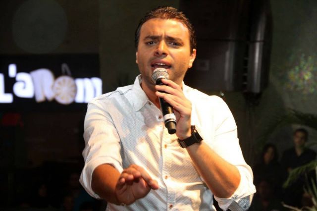 بالصورة - لن تصدقوا من كان مدعواً عند رامي صبري على الإفطار