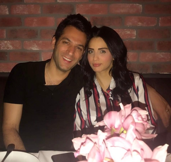 بالصورة - زوجة مراد يلدريم بإطلالة رمضانية عصرية.. وما علاقة زوجة تامر حسني؟؟