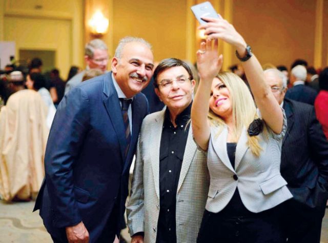 سيلفي سمير صبري وجمال سليمان ودنيا عبد العزيز
