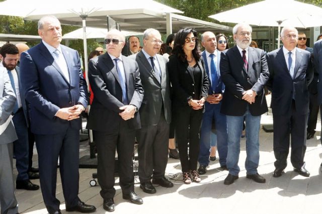 خليل داوود والوزير هاغوب دمرجيان ومي خليل وطارق متري وغطاس خوري وجمال الجراح