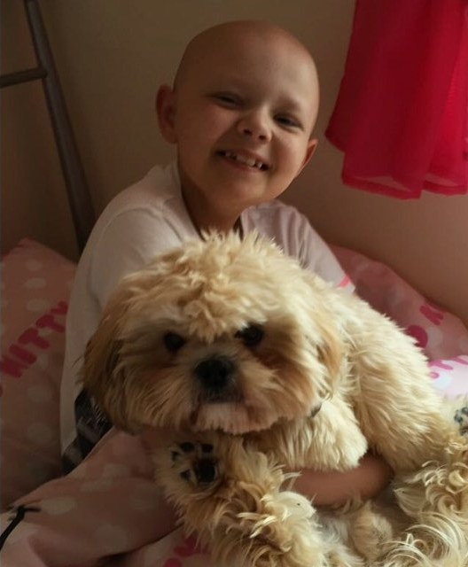 مؤثر جداً- طفلة في الـ8 تواجه السرطان بطريقة مذهلة... ما فعلته بعد تساقط شعرها أشعل «إنستغرام»