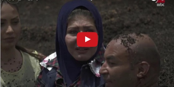 بالفيديو - رامز جلال يتهكم على سهير رمزي بسبب شكلها... وهي تعضه!