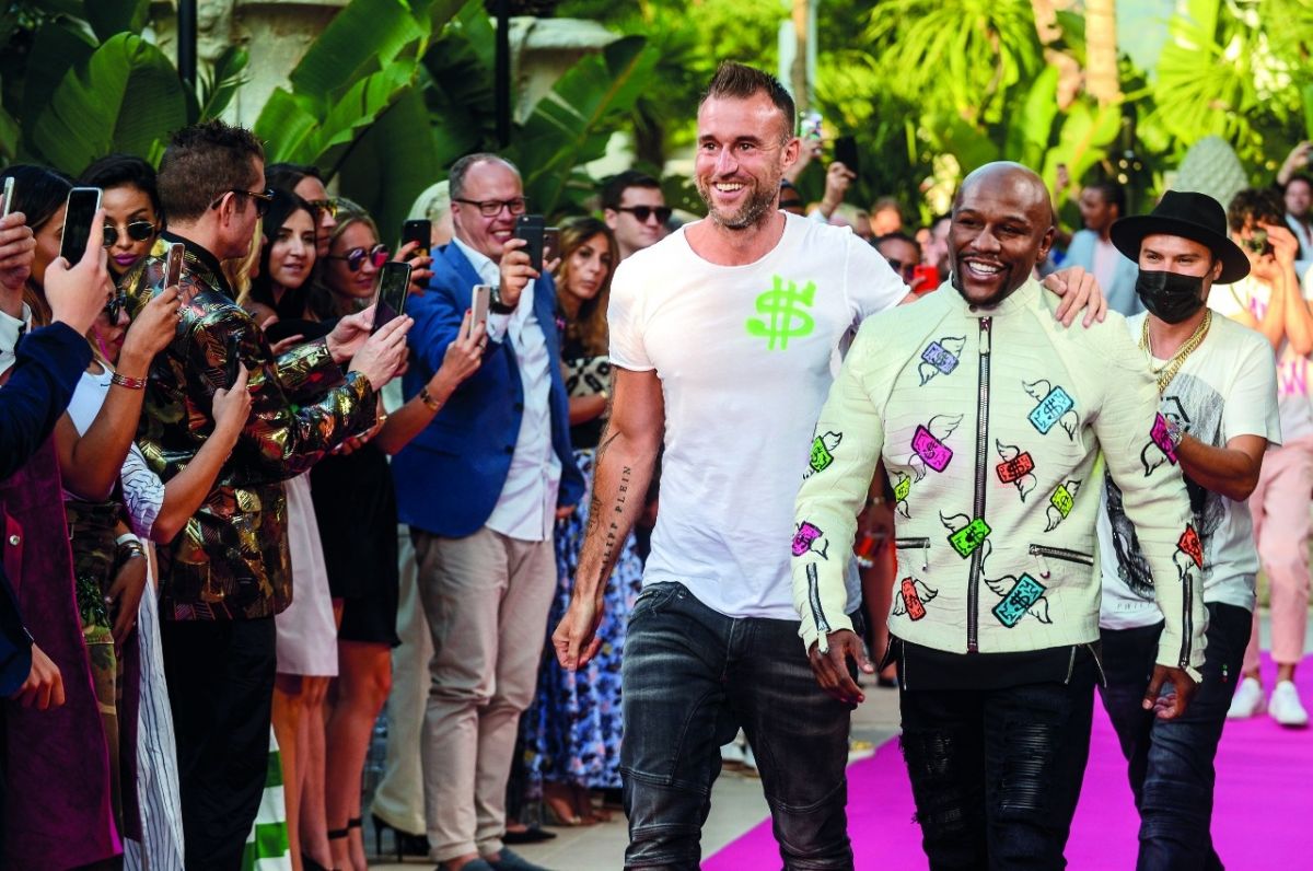 في حديقة منزله في «كان» فيليب بلان يدخلنا عالمه الخاص مع مجموعة RESORT COLLECTION 2018