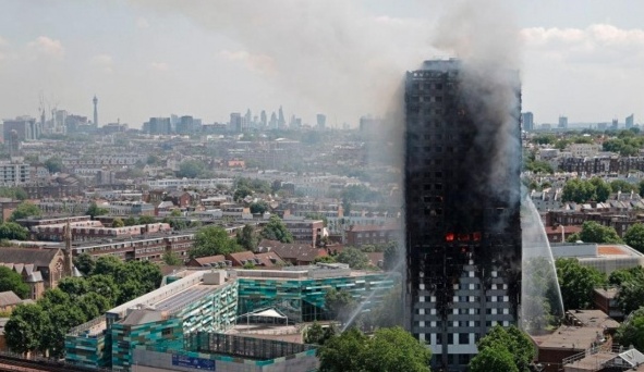 فيديو مؤثر جداً- مصرية تنقل مباشرة ما حدث لحظة اندلاع حريق لندن... لن تتمكنوا من حبس دموعكم