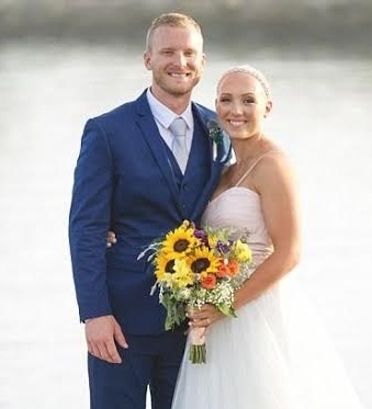 بالصور - عروس تفاجئ الجميع بالظهور “صلعاء” يوم زفافها!