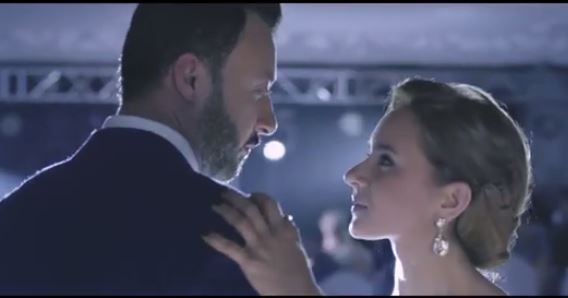 بالفيديو - نيللي كريم تشعل مواقع التواصل برقصة مميزة.. وردّ فعل زينة مذهل!