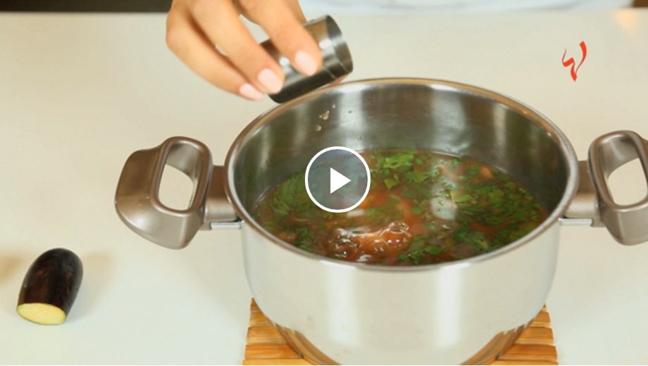 بالفيديو - كيف نزيل الملح الزائد في الطعام؟ حيلة سهلة جداً