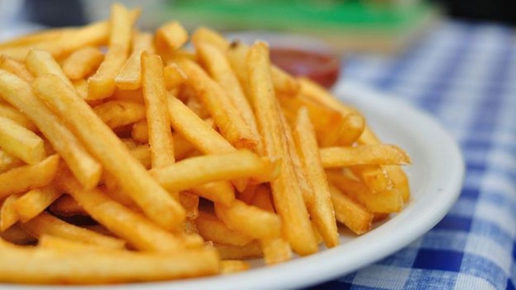 هذه الحيلة هي الأفضل لتحصلي على بطاطا مقرمشة من دون قليها كثيراً بالزيت... مذهلة!