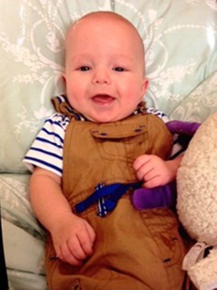 صور صادمة ومؤثرة - أم تعرض اللحظات الأخيرة من حياة طفلها... « في تلك اللحظة انطفأ بين ذراعيّ»