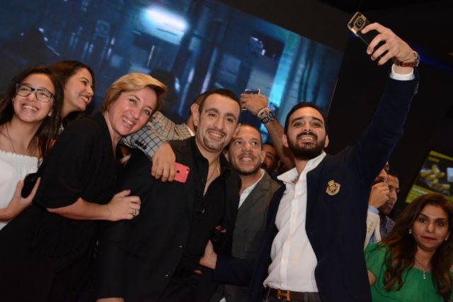 بالصور: الأمن ينقذ أحمد السقا ليلة العرض الخاص لفيلمه