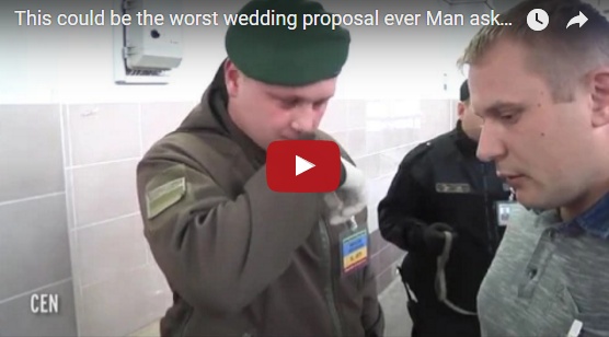 بالفيديو - أسوأ عرض زواج.. لن تصدقوا مقلب هذا الضابط بحبيبته!!!