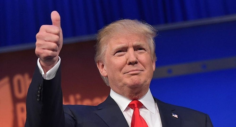 بالصور - شاهدوا ماذا فعل هذا الشاب المهووس بتغريدات ترامب!؟