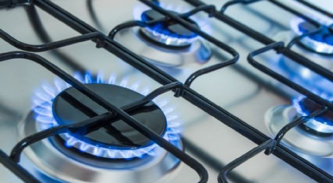 إليك أفضل حيلة لتنظيف عيون الغاز المسدودة... سهولتها مدهشة